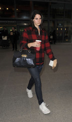  Lana Del Rey – Arriving at Heathrow Airport in London фото №931925