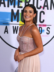 Lea Michele – American Music Awards 2017 in Los Angeles фото №1013973