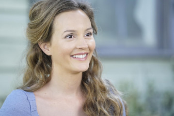 LEIGHTON MEESTER - Making History - S01E02  фото №947973