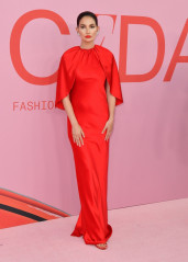Lily Aldridge – 2019 CFDA Fashion Awards in NYC фото №1186274