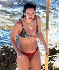 LILY ALLEN in Bikini at a Beach in Capri 07/27/2020 фото №1266647