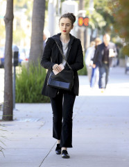 Lily Collins Casual Style – Beverly Hills  фото №952871