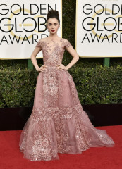 Lily Collins – Golden Globe Awards in Beverly Hills фото №932422