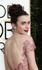 Lily Collins – Golden Globe Awards in Beverly Hills фото №932424