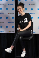 Lily Collins – We Day Founder Craig Kielburger for Q&A in Seattle 4/21/2017 фото №958222