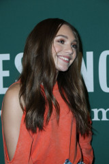 Maddie Ziegler – Signing Copies of ‘The Maddie Diaries’ at Barnes & Noble at The фото №947630