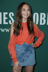 Maddie Ziegler – Signing Copies of ‘The Maddie Diaries’ at Barnes & Noble at The фото №947631