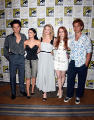 Madelaine Petsch – “Riverdale” Special Video Presentation and Q&A at SDCC 2019 фото №1204199