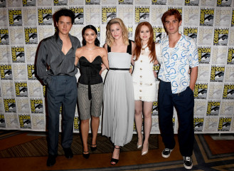 Madelaine Petsch – “Riverdale” Special Video Presentation and Q&A at SDCC 2019 фото №1204201