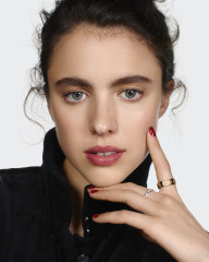Margaret Qualley for Chanel Coco Crush фото №1386563