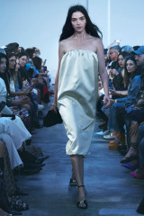 Khaite Spring/Summer 2023 Fashion Show in New York фото №1351273