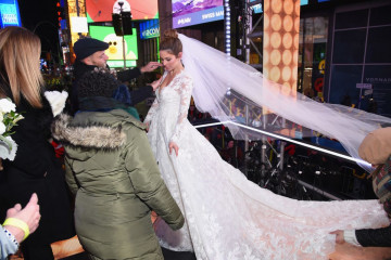 Maria Menounos Getting Married on New Year’s Eve in New York 12/31/2017 фото №1027115