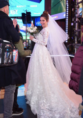 Maria Menounos Getting Married on New Year’s Eve in New York 12/31/2017 фото №1027117