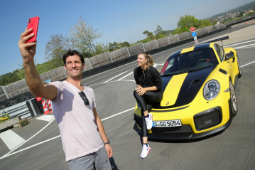Maria Sharapova - driving a Porsche 911 RT2 RS with Mark Webber in Stuttgart фото №1064056
