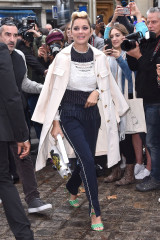 Marion Cotillard – Valentino Fashion Show, PFW in Paris  фото №999836