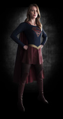 MELISSA BENOIST for Supergirl, Season 1 Promos фото №945083