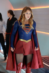 MELISSA BENOIST for Supergirl, Season 1 Promos фото №945082