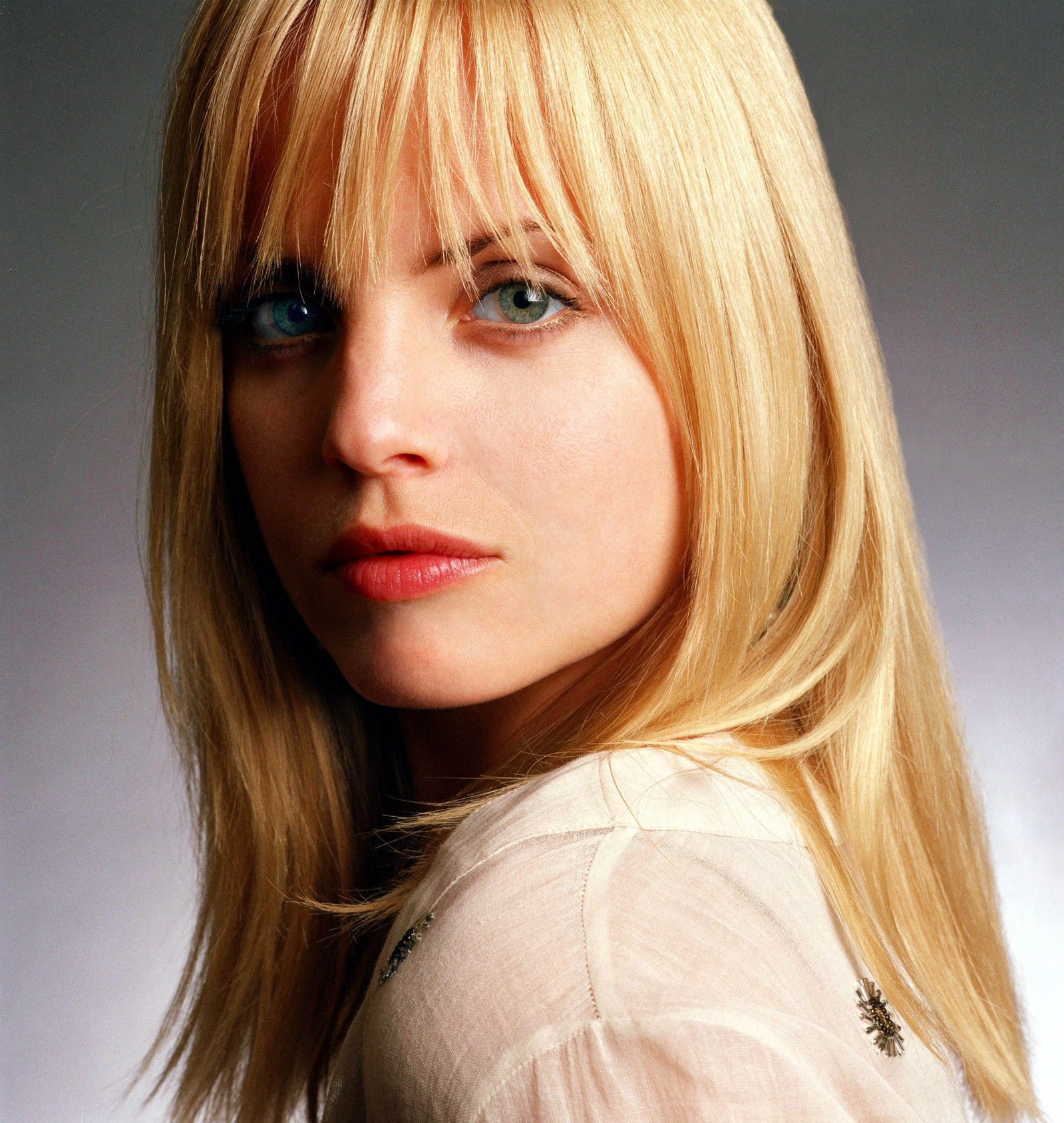 Мина Сувари (Mena Suvari)