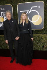 Michelle Pfeiffer – 2018 Golden Globe Awards in Beverly Hills фото №1028730