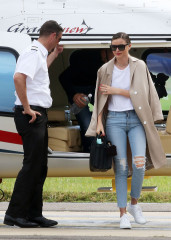 MIRANDA KERR - Arrives at a Airport in Sydney  фото №1011329