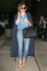 Miranda Kerr in Jeans Out in New York фото №943563