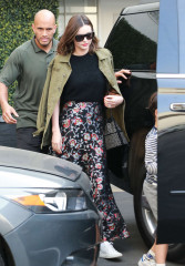 Miranda Kerr Leaving Epione Salon in Los Angeles фото №954008