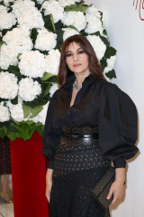 Monica Bellucci – Red Cross Ball in Monte Carlo фото №986108