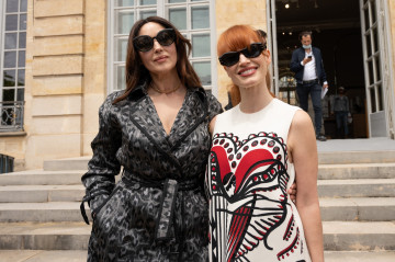  Monica Bellucci - Dior : Front Row - Paris Fashion Week | July 05, 2021  фото №1301723