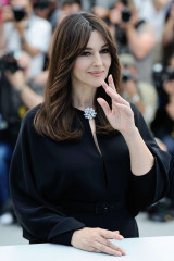 Monica Bellucci – Mistress Of Ceremonies Photocall at 70th Cannes Film Festival фото №965232