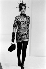 Monica Bellucci at Dolce &amp; Gabbana F/W 1992 фото №1386096