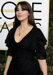Monica Bellucci – Golden Globe Awards in Beverly Hills фото №932469