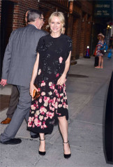 Naomi Watts at The Late Show with Stephen Colbert in NY фото №978540