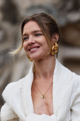 Natalia Vodianova Arriving at Schiaparelli Show in Paris фото №1386132