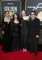 Natalie Portman – Golden Globe Awards 2018 in Beverly Hills фото №1028686