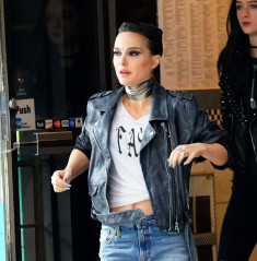 Natalie Portman and Raffey Cassidy – “Vox Lux” Set in Manhattan, NYC фото №1048637