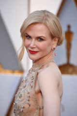 Nicole Kidman – Oscars 2017 Red Carpet in Hollywood фото №943816