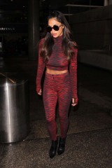 Nicole Scherzinger – Arrives at LAX Airport in Los Angeles фото №934784