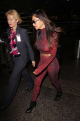 Nicole Scherzinger – Arrives at LAX Airport in Los Angeles фото №934785