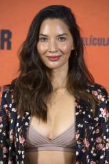 Olivia Munn – “The Predator” Photocall in Madrid фото №1097654