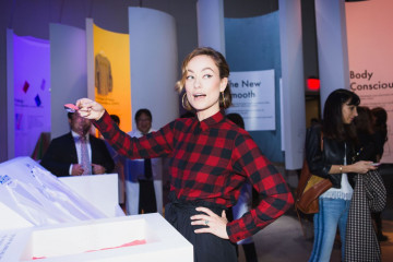 Olivia Wilde – Uniqlo x Toray: The Art & Science of LifeWear Event in NYC фото №1007938