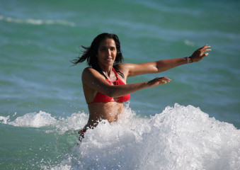 Padma Lakshmi in a Red Bikini, Summer 2019 фото №1228870