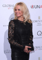 Pamela Anderson – The Global Gift Gala 2016 in London фото №924660