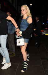 Pixie Lott and Oliver Cheshire enjoy a date night in London фото №954189