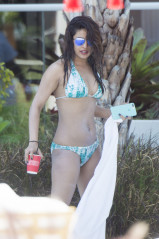 Priyanka Chopra in Bikini – Miami фото №965037