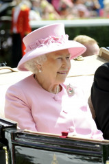 Queen Elizabeth ll  фото №530689