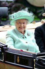 Queen Elizabeth ll  фото №530688