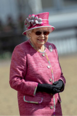 Queen Elizabeth ll  фото №1077221
