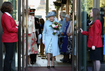 Queen Elizabeth ll  фото №813149