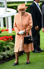 Queen Elizabeth ll  фото №815657