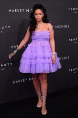 Rihanna – Fenty Beauty Launch Party in London  фото №996822